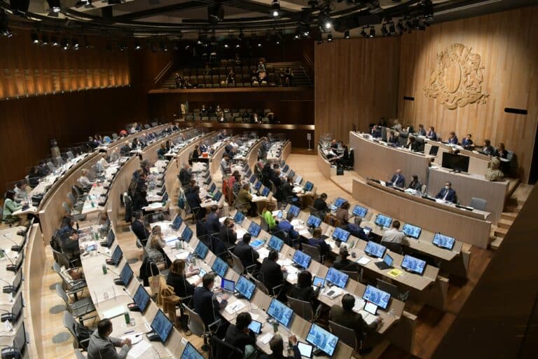 La majorité assume la hausse de la taxe foncière « pour continuer à reconstruire » Marseille