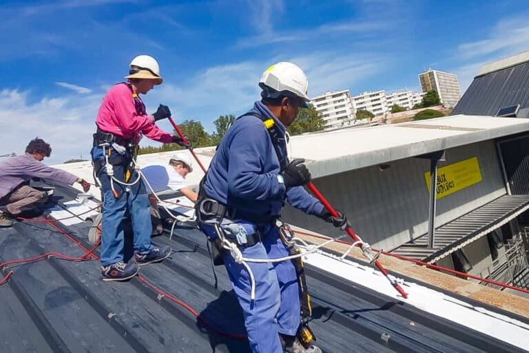 La Cité des arts de la rue se pare de blanc pour se protéger de la chaleur