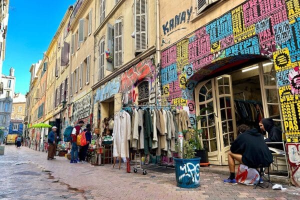 cours-julien-notre-dame-du-mont-magasin-boutique-friperie-3