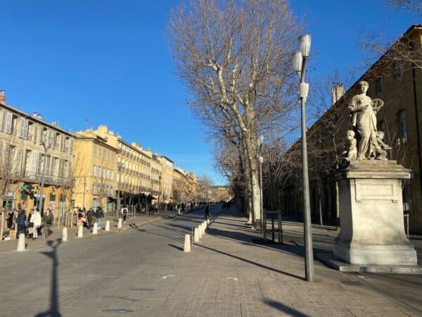 cours-mirabeau-pieton-aix-batiment-maroine-jit