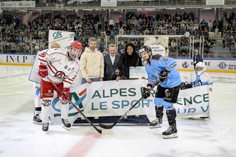 Vidéo | Le Crédit Agricole Alpes Provence soutient le hockey sur glace amateur à Marseille