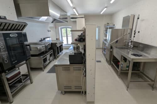 ch&acirc;teau, En images | Le Ch&acirc;teau Ricard devient un havre de vie pour les enfants atteints de cancer, Made in Marseille