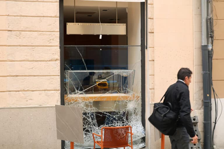 Un fonds d&rsquo;aide aux commerçants sinistrés après les violences urbaines