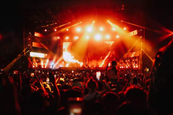delta-festival-plage-prado-scene-concert-Steve-Kgt- PNL