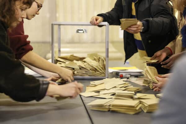 depouillement-bulletin-vote-election-urne