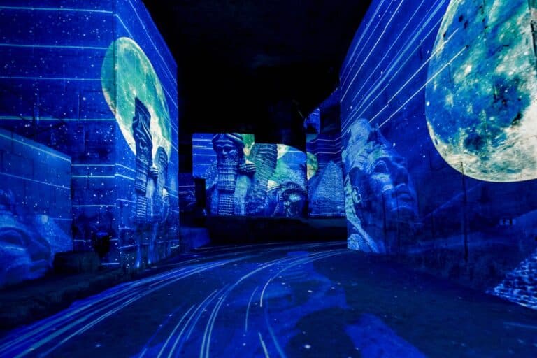 Destination Cosmos, des soirées en immersion dans l&rsquo;espace aux Carrières des Lumières