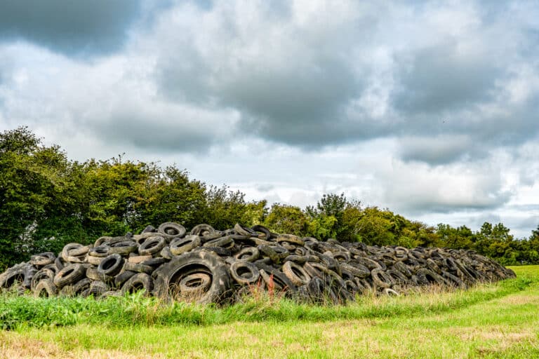 Moto cross, déchetterie… 1500 hectares de terres agricoles détournées chaque année