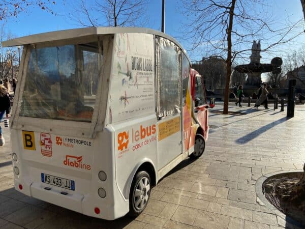 diabline-bus-fontaine-rotonde-aix-maroine-jit