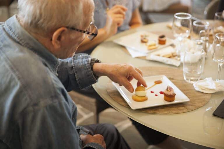 Vidéo | Des dîners sans couvert pour mettre le handicap invisible à la table des grands restaurants