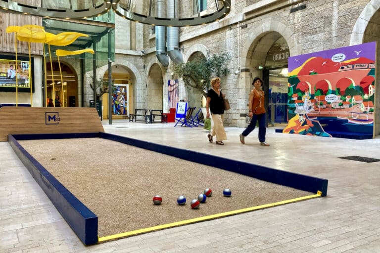 Pétanque, savons, panisses… un été très marseillais aux Docks Village