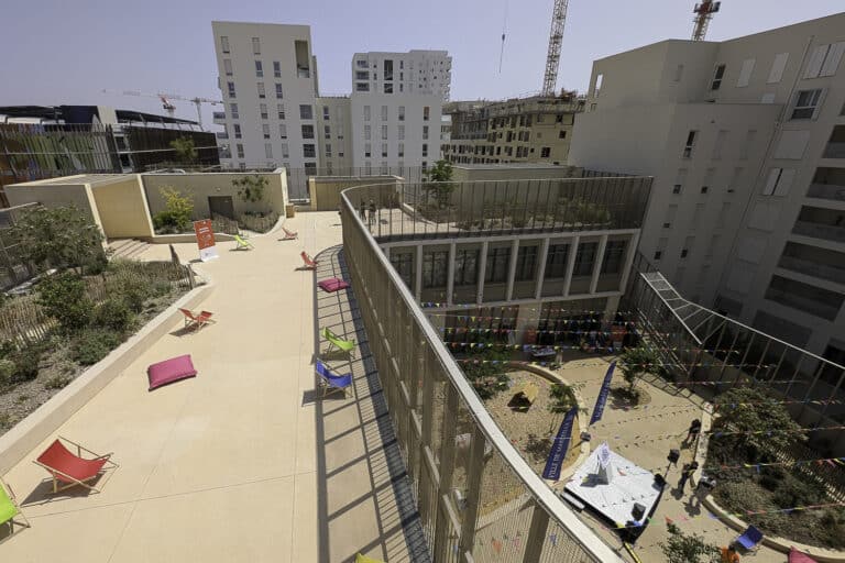 En images | Avec ses toits-terrasses, la nouvelle école des Fabriques inaugurée