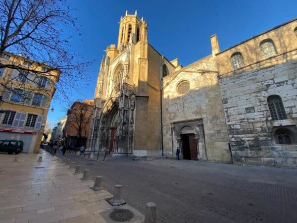 eglise-place-universites-aix-maroine-jit