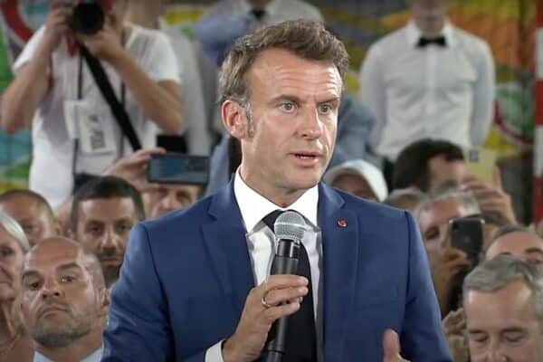 emmanuel-macron-busserine-quartiers-nord