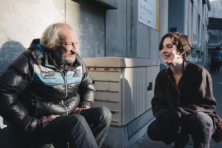 Une application qui connecte sans-abri et riverains est arrivée à Marseille