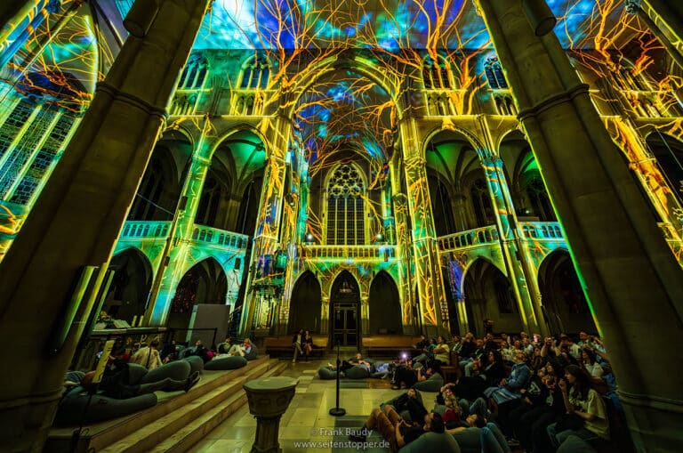 Un spectacle lumineux au rythme des Quatre saisons arrive au Palais de la Bourse