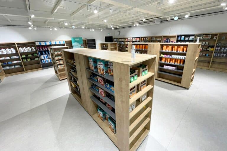 Une épicerie solidaire pour les étudiants ouvre dans un magasin « connecté »