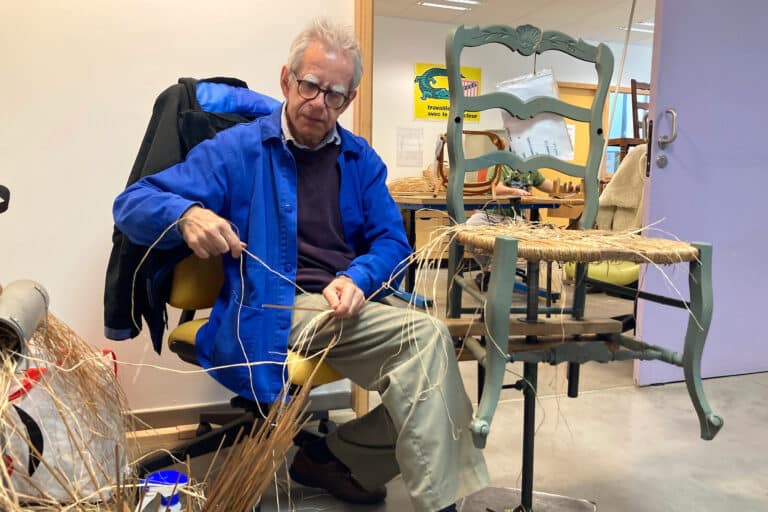 Vidéo | À l&rsquo;ESAT des Catalans, les travailleurs malvoyants font vivre un savoir-faire artisanal
