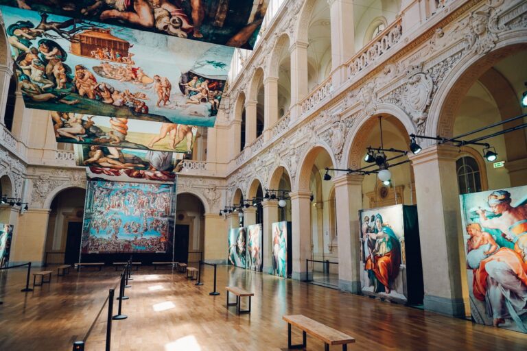 Une exposition grandeur nature sur la Chapelle Sixtine de Michel-Ange à Marseille