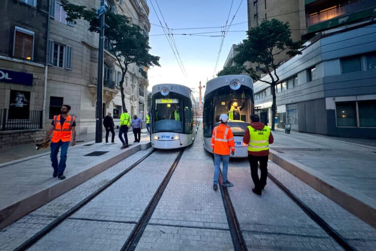 En images | Le tramway débute ses essais nocturnes entre Castellane et Dromel