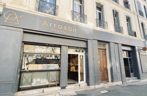 façade-arrosoir