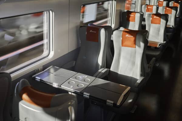 fauteuils-classe-standard-train-CREDIT-trenitalia-France-1