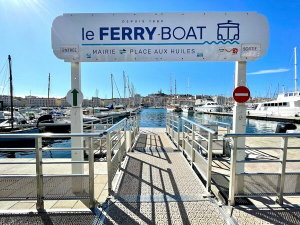 ferry-boat-vieux-port-embarcadère