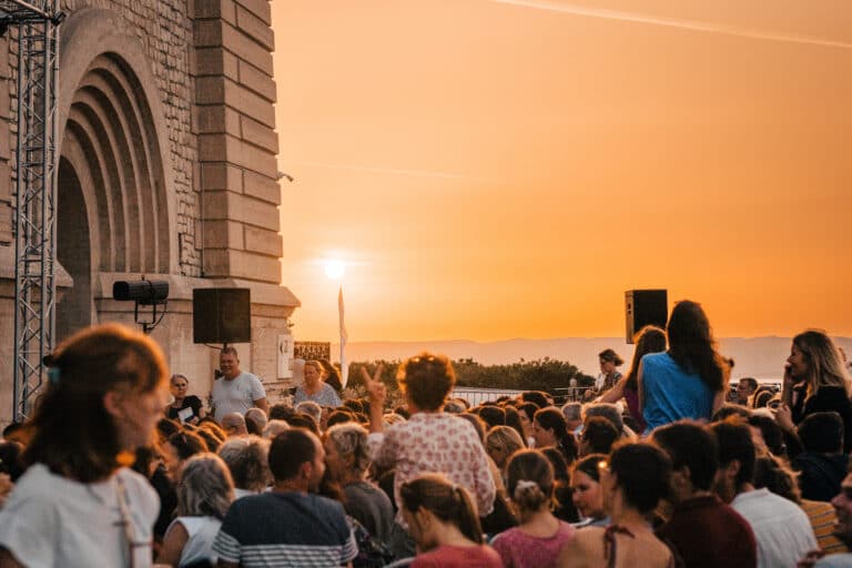 Un festival de théâtre en plein air s&rsquo;installe au pied de la Bonne Mère en juin