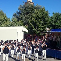 fete-traditionnelle-defile-fifre-provence