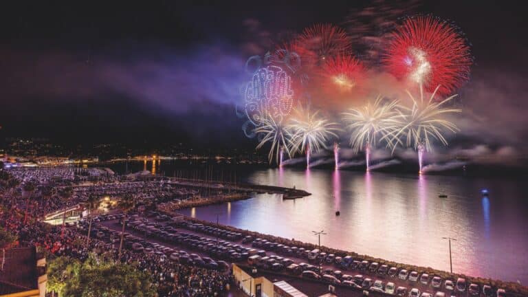 Journée de fête et feu d&rsquo;artifice à Port-Saint-Louis pour le festival Capital Bleu
