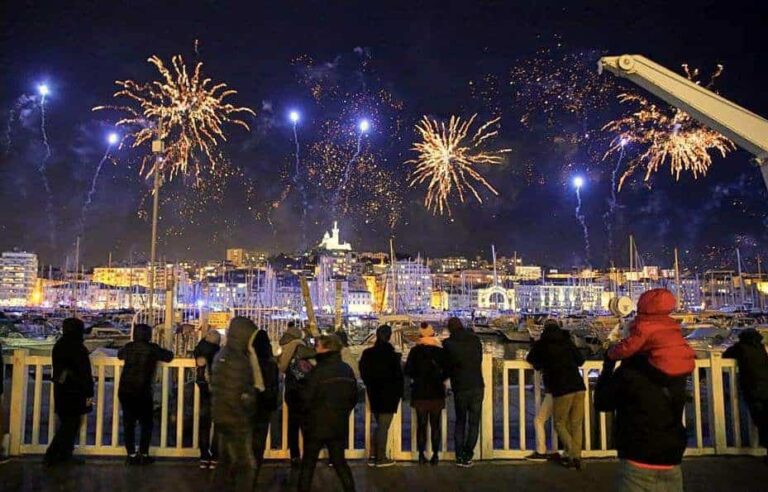 Spectacle de drones, laser et feu d&rsquo;artifice sur le Vieux-Port fin décembre