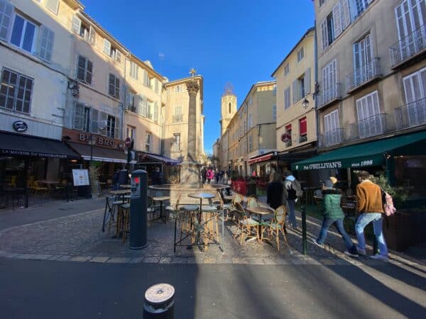 fontaine-bar-place-augustins-centre-aix-maroine-jit