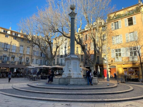 fontaine-hotel-ville-bar-aix-maroine-jit