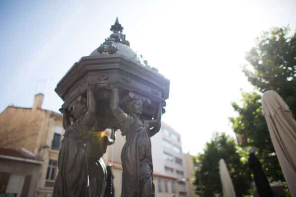 fontaine-quartier-antiquaires-edmond-rostand13