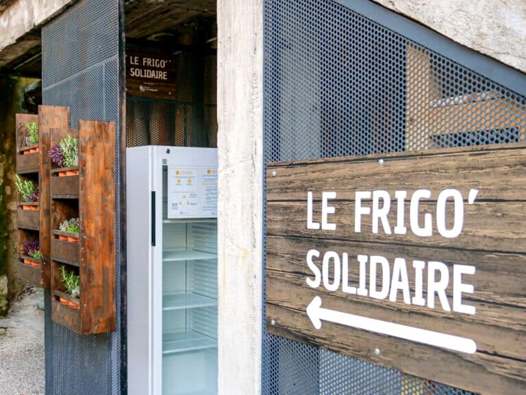 À Forcalquier, un frigo solidaire pour venir en aide aux plus démunis