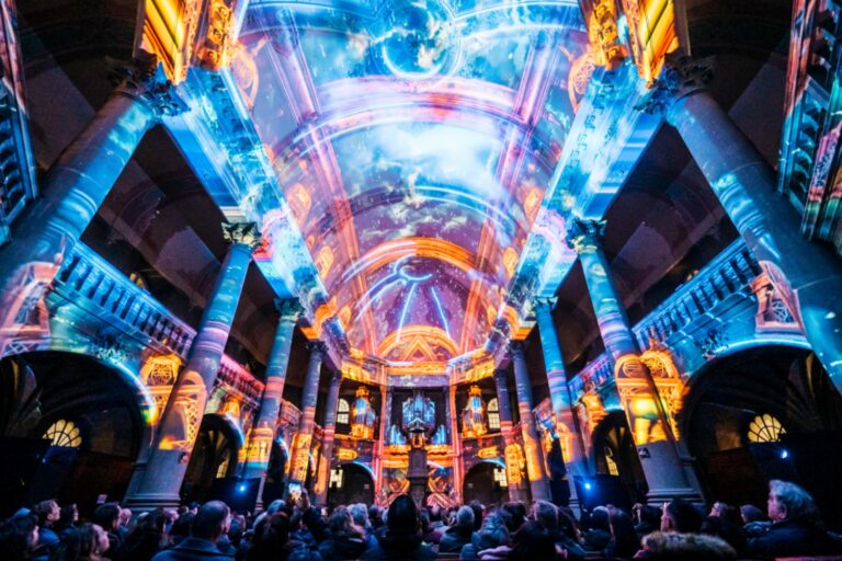 Vidéo |  Genesis, un spectacle immersif au Palais de la Bourse sur la Canebière