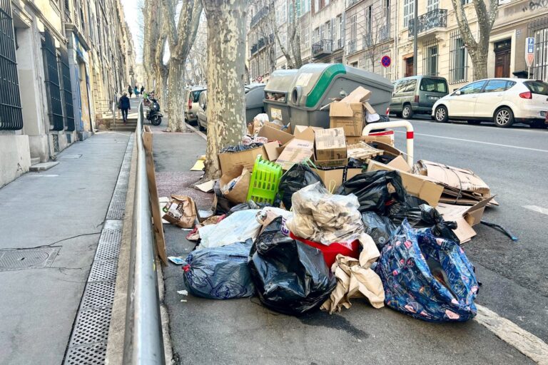 À Marseille, les éboueurs entrent en grève contre la réforme des retraites