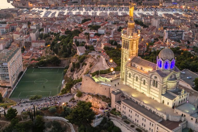 La guinguette Le Bon Air de retour à la Bonne Mère avec sa vue exceptionnelle