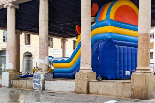 halle-puget-chateau-gonflable-piscine-2