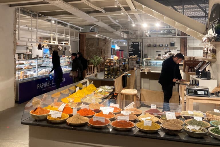 Ouverture du marché couvert face aux Grandes Halles du cours d&rsquo;Estienne-d’Orves