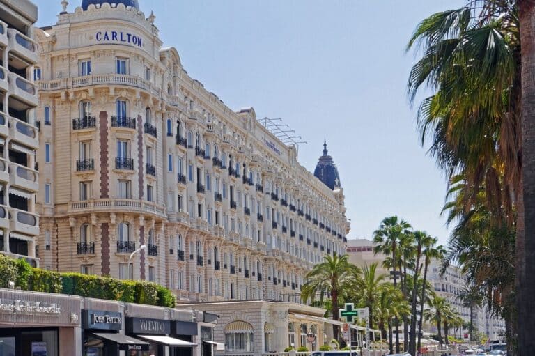 Le célèbre hôtel Carlton de Cannes va rouvrir après sept ans de travaux