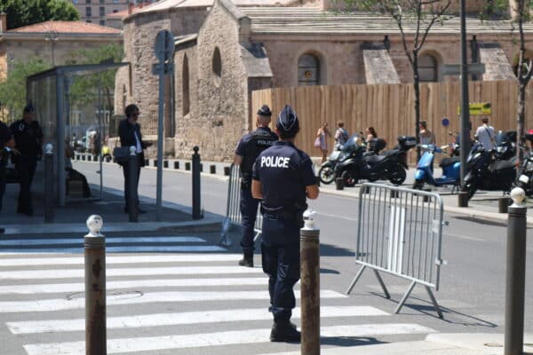 hotel-de-police-visite-macron (1)