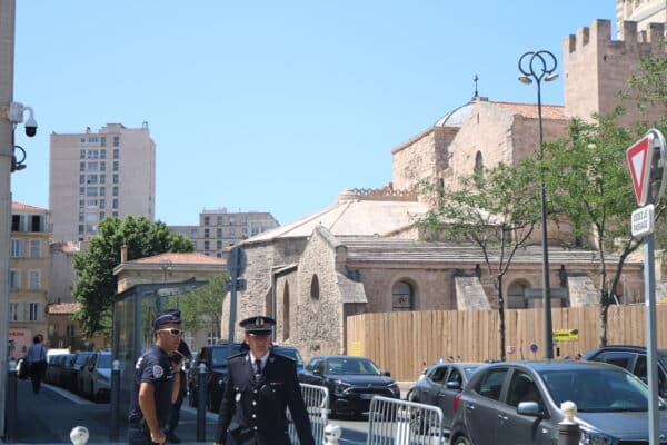 hotel-de-police-visite-macron (2)