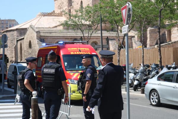 hotel-de-police-visite-macron (4)