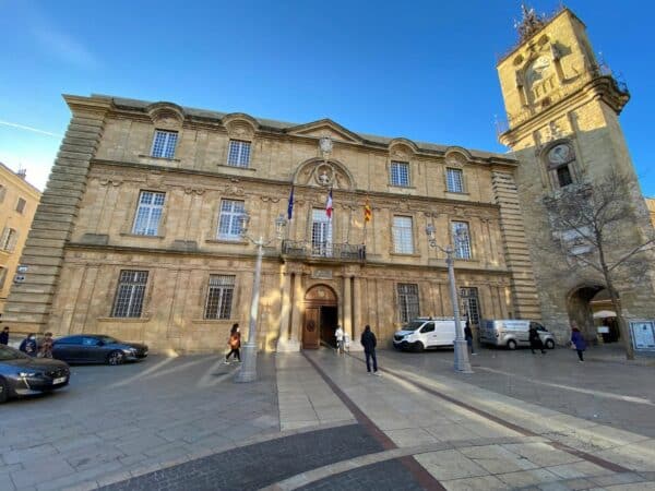 hotel-ville-horloge-aix-maroine-jit