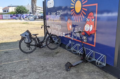 plages du prado, Sur les plages du Prado, un kiosque solaire recharge les t&eacute;l&eacute;phones et v&eacute;los &eacute;lectriques, Made in Marseille