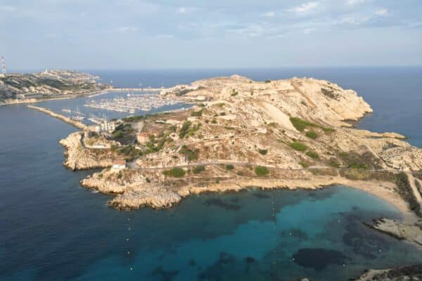 iles-frioul-port-plage