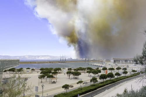 incendie, Vid&eacute;o | Les images de Marseille sous la fum&eacute;e de l&rsquo;incendie qui touche la ville, Made in Marseille