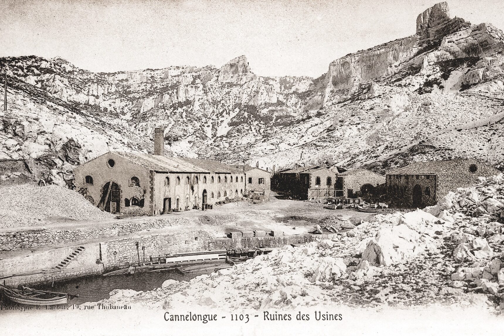 L’usine de soude et d’acide sulfurique de Callelongue au début du 20ème siècle, après son arrêt.