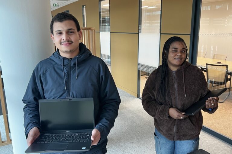Le Crédit Agricole Alpes Provence remet 150 ordinateurs aux étudiants d&rsquo;Aix Marseille Université