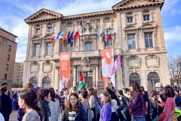 journee-des-femmes-feministe-manifestation-banderolle-3